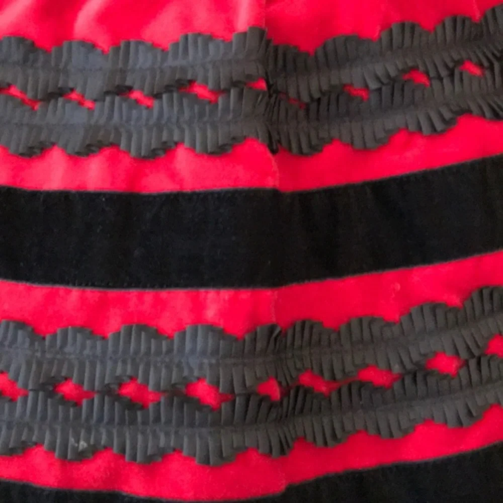 Gorgeous Girls‎ Skirt - Size 5 Red and Black